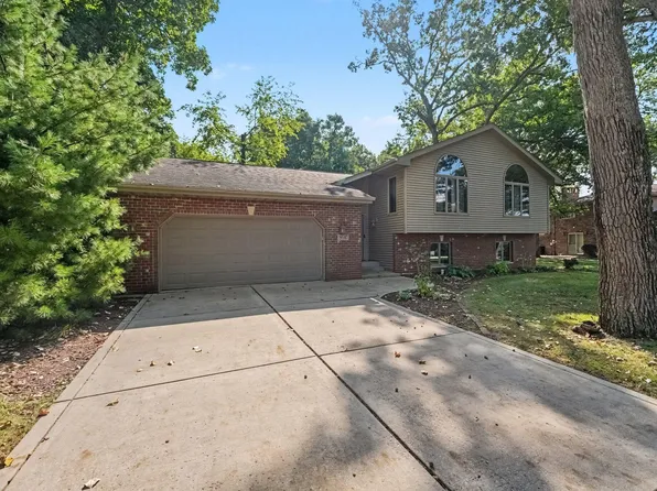 8647 Magnolia St, Saint John, IN 46373