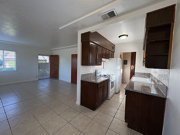 4th image of 89 W Mariposa St APT 8