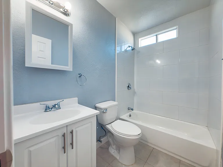 10374 Long Beach Blvd #8 — Photo 19