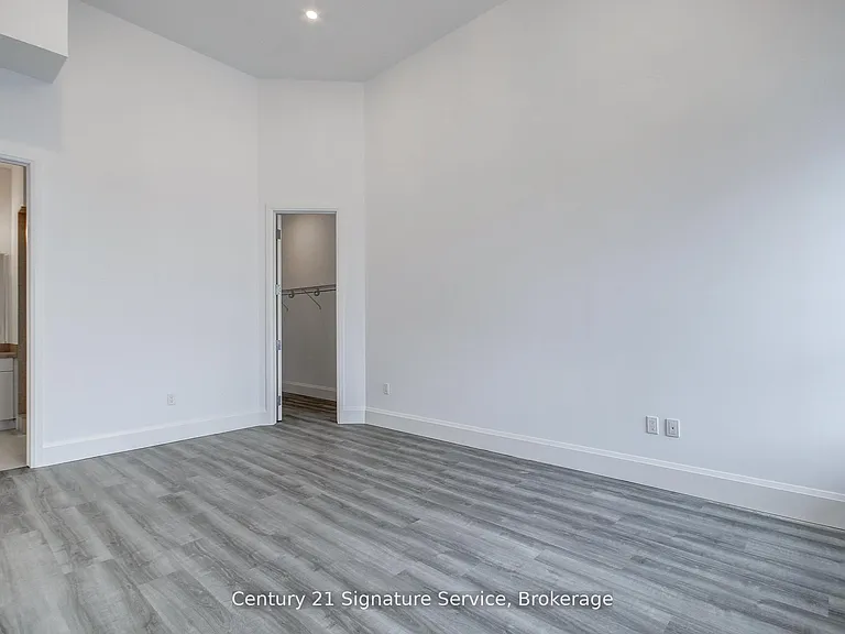 118 King St E #LPH16 — Photo 21