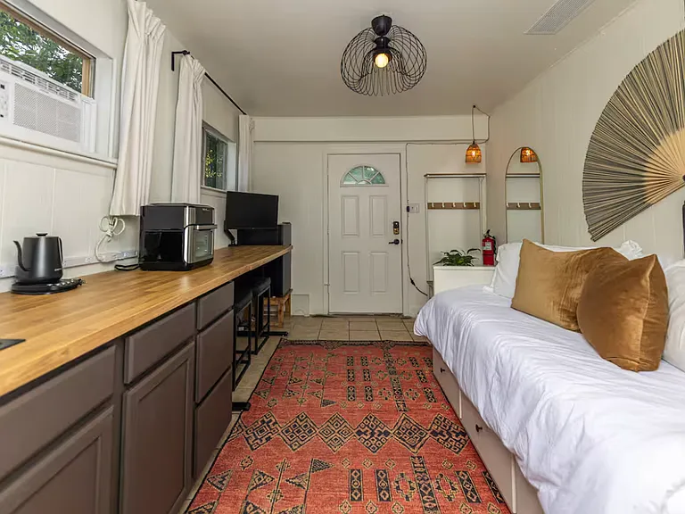 1303 Haynes St #B — Photo 9