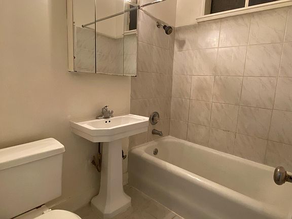 3rd image of 555 Ofarrell St #302