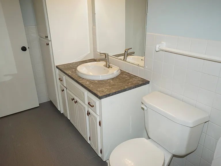 Maple Commons Apartments — Photo 25
