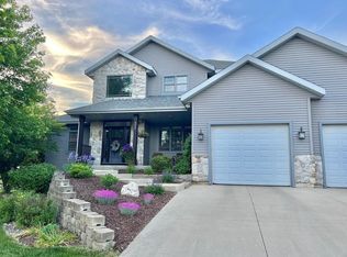 321 Meadow Crest Trl, Cottage Grove, WI 53527