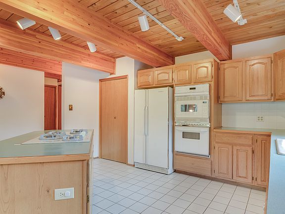 4th image of 387 Pine Dr