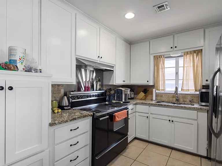 1719 Westminster Pl — Photo 4