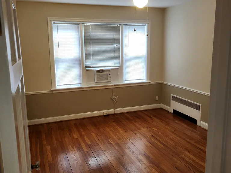 7558 York Dr — Photo 3