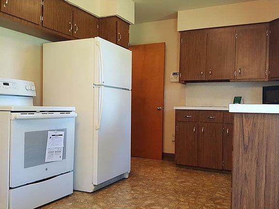 3rd image of 675 E Park Ave