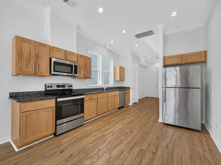 3229 Real St #B — Photo 15