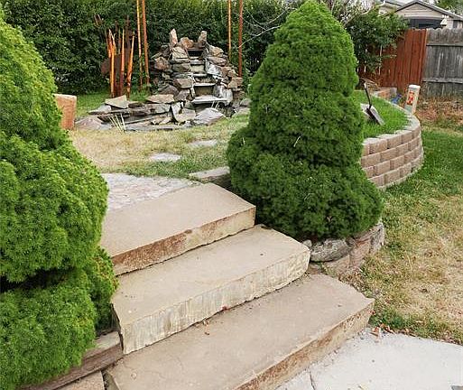 3rd image of 903 Elmo Ct