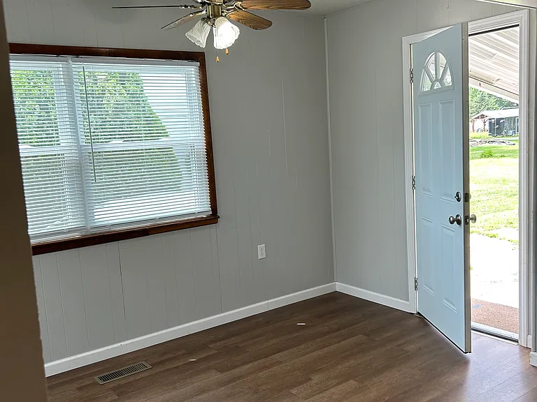 110 S Dana Ave — Photo 8