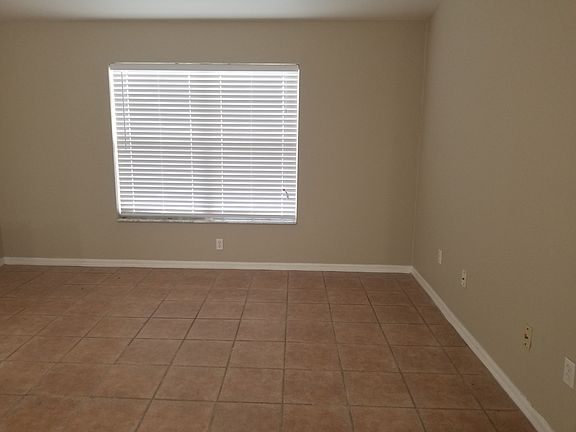 4th image of 1016 Agnes Ave
