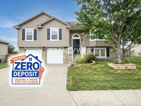 1607 NW High View Dr, Grain Valley, MO 64029
