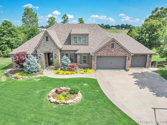 4th image of 3315 Callaway Dr