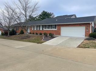 32 Fieldcrest Dr, Columbia, IL 62236