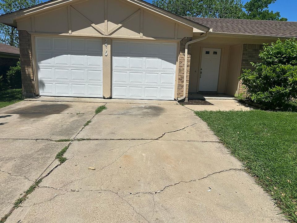 1st image of 2410 Parkside Dr