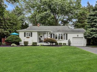 8 Niles Ave, Middletown, NJ 07748