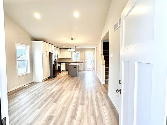 4th image of 317 Orchid Ave