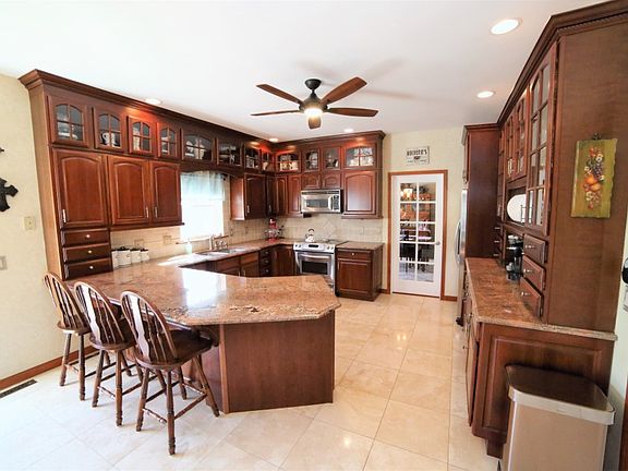 2nd image of 120 Clovershire Dr
