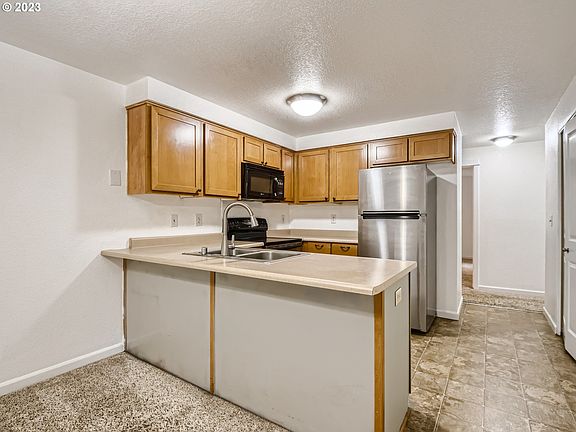 5th image of 512 SE 157th Ave Unit 29