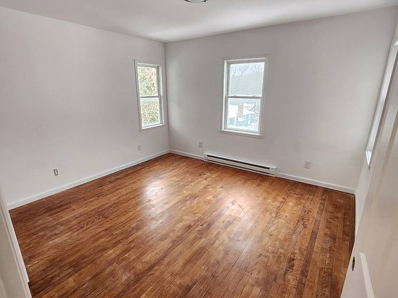 3rd image of 32 William St #2