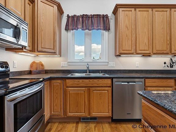 5th image of 415 Sterling Dr