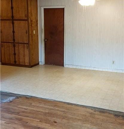 5th image of 1017 Riverview Dr