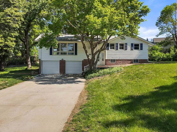 10060 Miami Cir, Omaha, NE 68134
