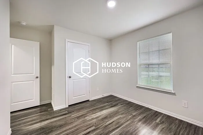 821 Harbor Point Rd — Photo 9