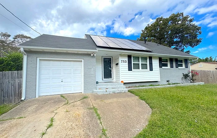 3 bed, 1.5 bath, 1628 sqft, $2,800 — Photo 2