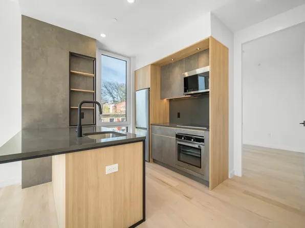 151 Carlton Avenue 2E image 3 of 11