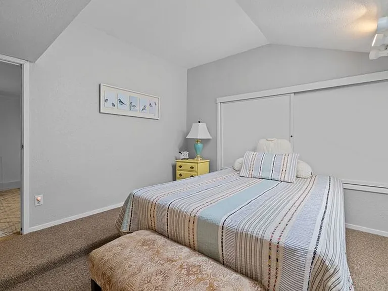 11035 Lakeshore S — Photo 7