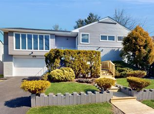 874 Woodmere Dr, Valley Stream, NY 11581