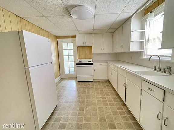 2nd image of 318 Broad St