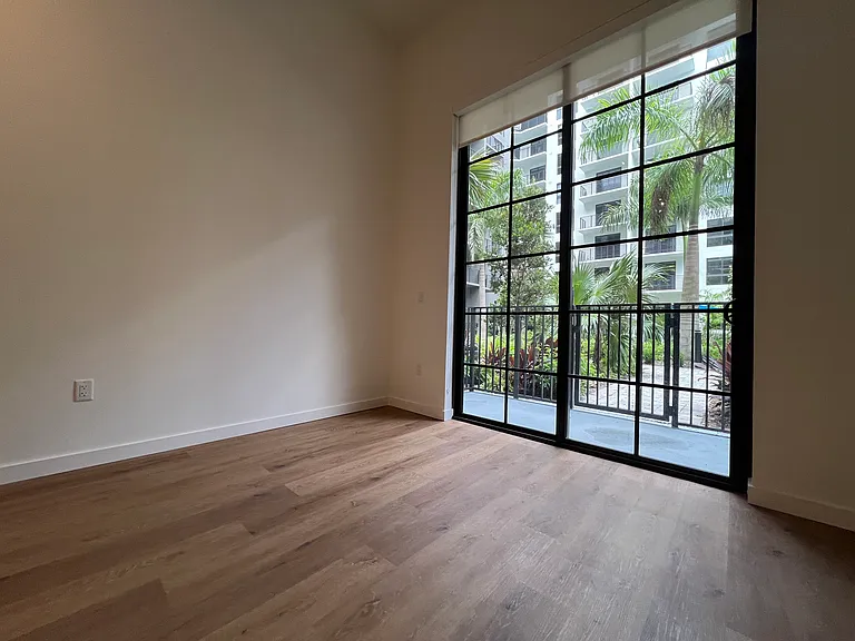 1652 NE 124th St #201 — Photo 8
