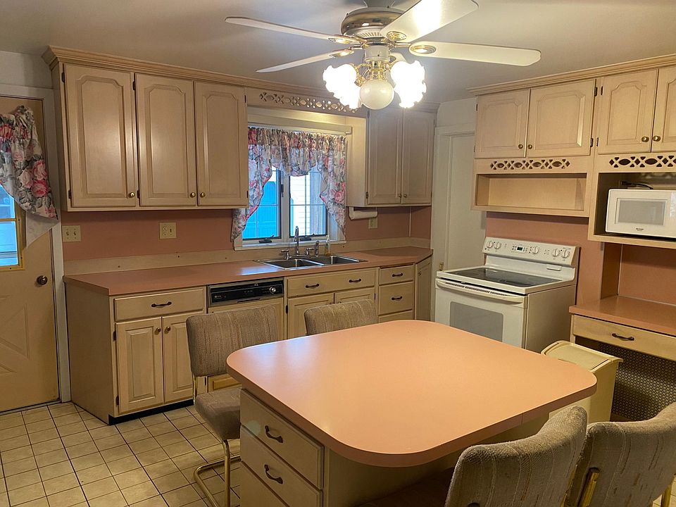 119 Main St, Strausstown, PA 19559 Zillow