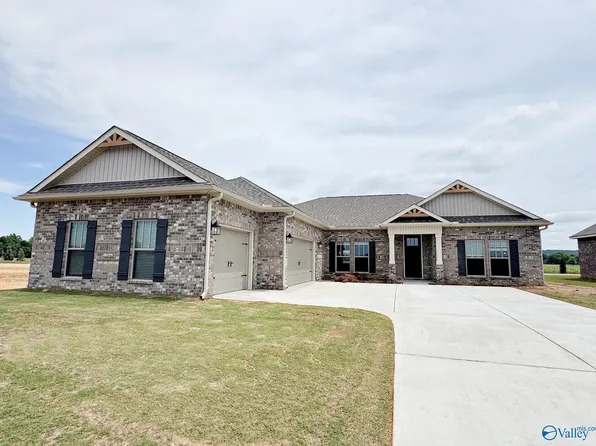 1095 Maplehurst St, Decatur, AL 35603