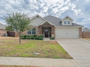 4715 Lakepark Dr, Sanger, TX 76266