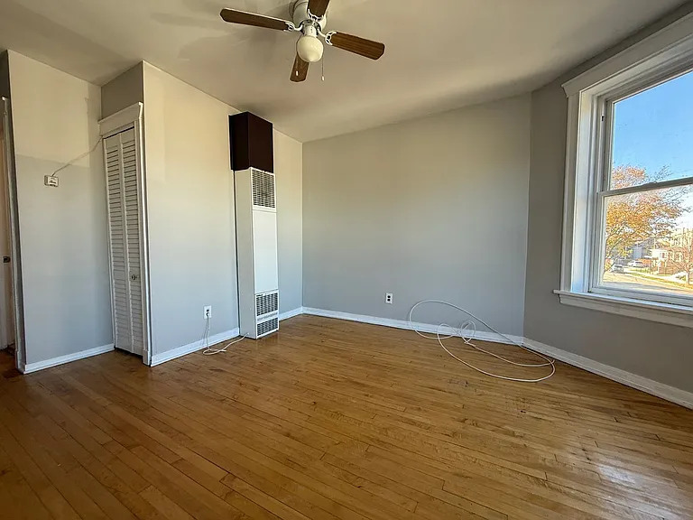 817 W 34th Place — Photo 9