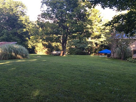 3rd image of 203 Edgewood Ln