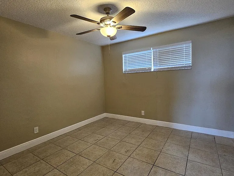 1200 Blue Heron Blvd W #5 — Photo 9