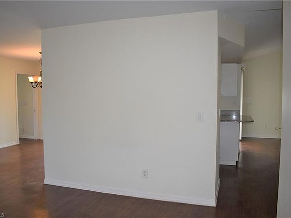 4th image of 613 SE 24th St