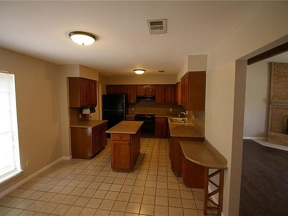 2nd image of 6013 Parkview Dr