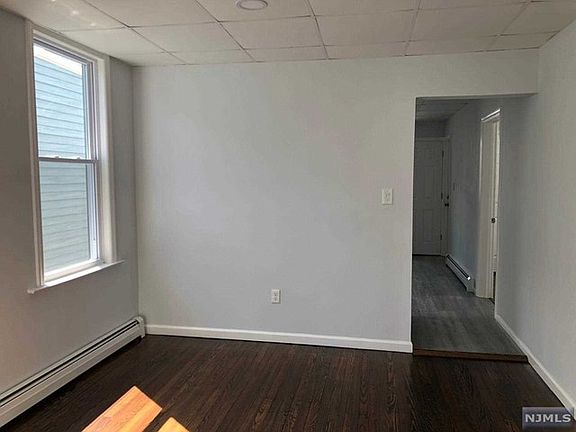 4th image of 111-113 Davis Ave