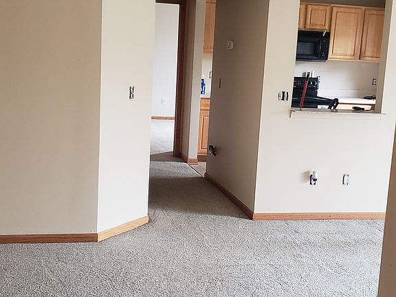 5th image of 15705 Parkway Ln APT 5