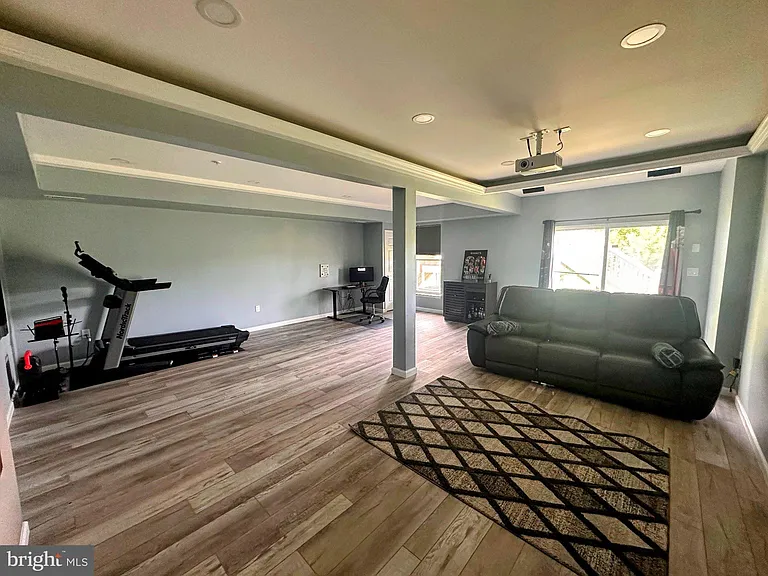 3209 Krista Ln — Photo 22