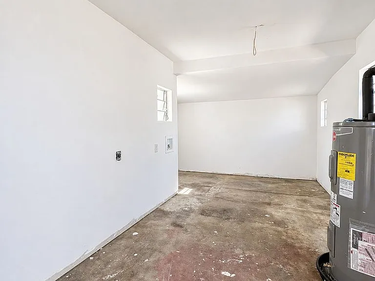 4426 Poinsettia St — Photo 14
