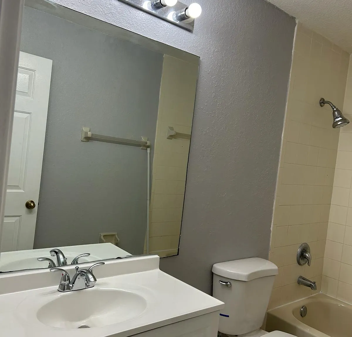 4 bed, 1423 sqft, $3,000 — Photo 2
