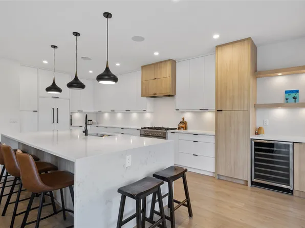 1452 Ethel St #2, Kelowna, BC V1Y 2X7