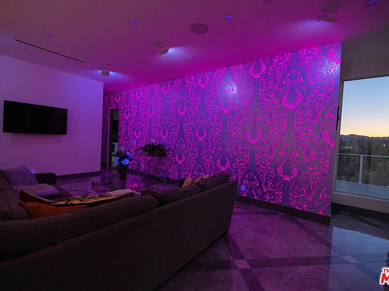 5900 N Winnetka Ave — Photo 35